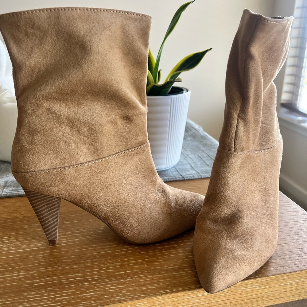 Elegant Tan Women's Boots